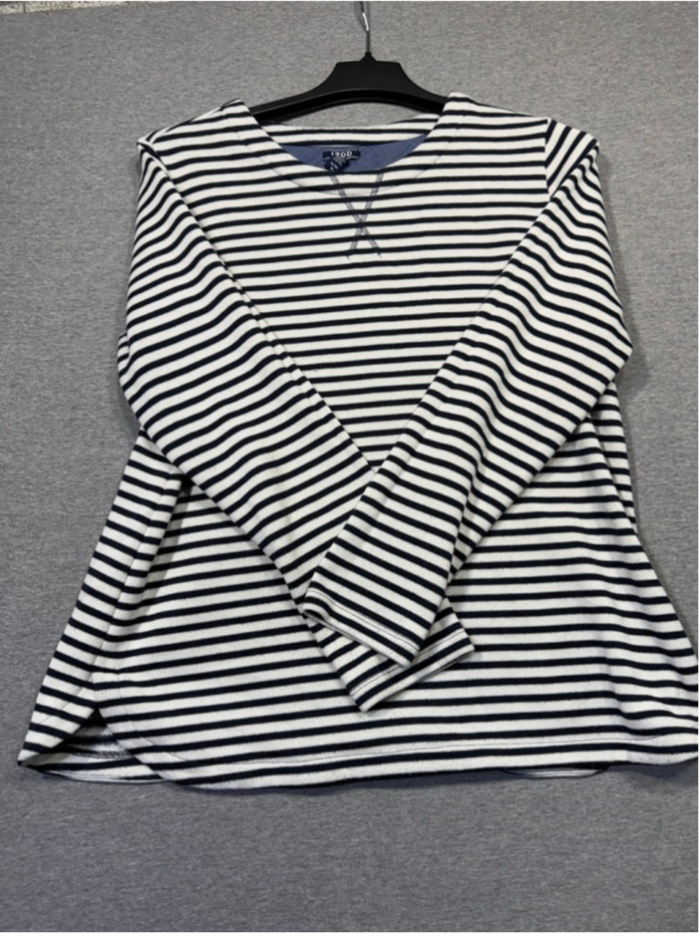 Women’s IZOD Crewneck Sweater XL White and Navy Striped